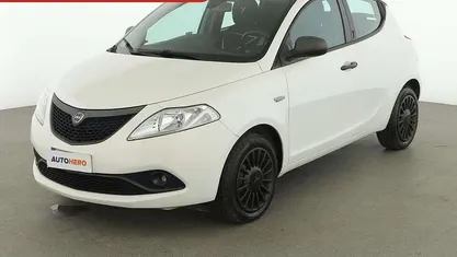 Usata Lancia Ypsilon 70 CV (51 kW) 2017 Bianco Utilitaria