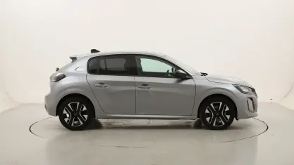 Usata Peugeot 208 Allure 101 CV (74 kW) 2025 Argentoargento Utilitaria