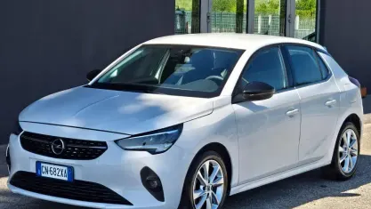Usata Opel Corsa Elegance 102 CV (75 kW) 2023 Bianco Utilitaria