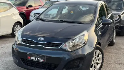 Usata Kia Rio 90 CV (66 kW) 2012 Grigio Berlina