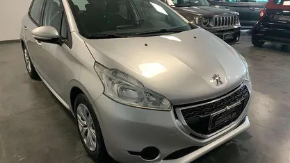 Grigio Usata 2013 Peugeot 208 Active Due volumi | 6900 € (Buon prezzo)