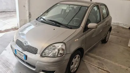 Usata Toyota Yaris Sol 65 CV (47 kW) 2004 Grigio Berlina