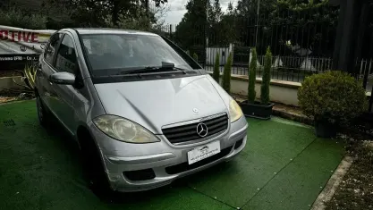 Usata Mercedes A180 109 CV (80 kW) 2005 Grigio Berlina
