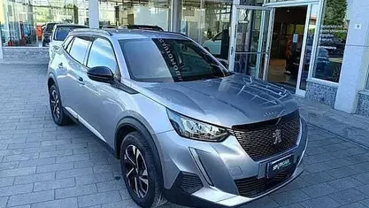 Usata 2023 Peugeot 2008 Allure SUV | 18.990 € (Buon prezzo)