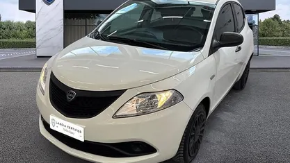 Usata Lancia Ypsilon Silver 69 CV (50 kW) 2021 Utilitaria