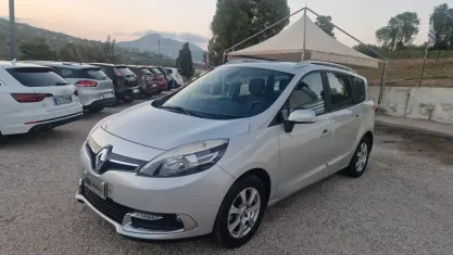 Usata Renault Scénic III 132 CV (97 kW) 2014 Grigio Monovolume