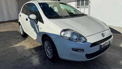 Bianco Usata 2015 Fiat Punto Street Tre volumi | 5800 € (Buon prezzo)
