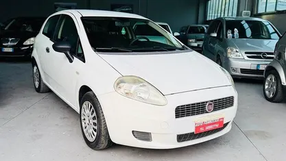 Usata Fiat Grande Punto 75 CV (55 kW) 2009 Bianco Utilitaria