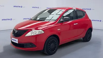 Usata Lancia Ypsilon Silver 70 CV (51 kW) 2023 Rosso Utilitaria