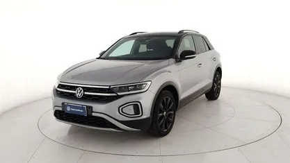 Usata VW T-Roc Style 110 CV (80 kW) 2023 Grigio metallizzato SUV