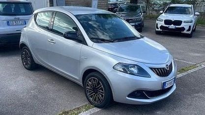 Gebraucht Lancia Ypsilon Gold 69 PS (50 kW) 2022 Silber Kleinwagen