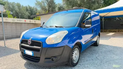 Usata Fiat Doblò 90 CV (66 kW) 2013 Blu Monovolume