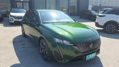Nuova Peugeot 308 Allure 136 CV (100 kW) 2025 Verde Berlina