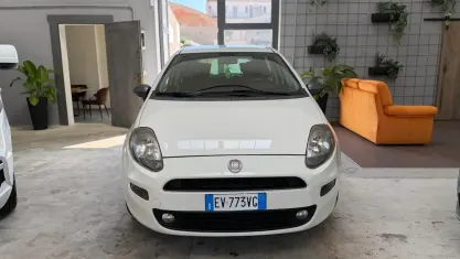 Usata Fiat Punto Young 77 CV (56 kW) 2014 Bianco Utilitaria