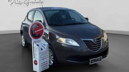 Usata Lancia Ypsilon Gold 69 CV (50 kW) 2012 Gray Utilitaria