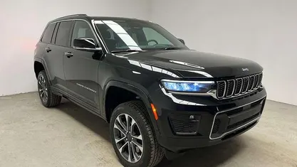 Usata Jeep Grand Cherokee Overland 380 CV (279 kW) 2023 Nero pastello SUV