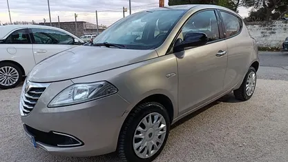 Usata Lancia Ypsilon 80 CV (58 kW) 2015 Utilitaria