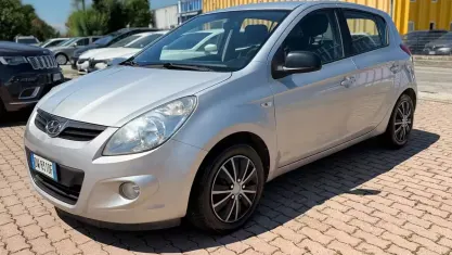 Usata Hyundai i20 Comfort 78 CV (57 kW) 2009 Grigio Utilitaria