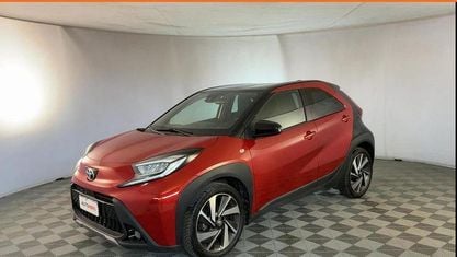 Second-hand Toyota Aygo X Lounge 72 CP (52 kW) 2022 Roșu SUV