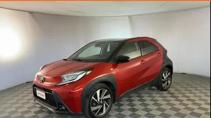 Gebraucht Toyota Aygo X Lounge 72 PS (52 kW) 2022 Rot SUV