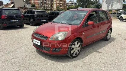 Usata Ford Fiesta 75 CV (55 kW) 2006 Arancione Utilitaria