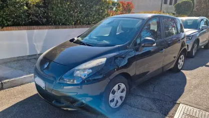 Usata Renault Scénic Dynamique 106 CV (77 kW) 2010 Nero Monovolume