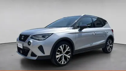 Usata Seat Arona Xperience 110 CV (80 kW) 2023 Grigio pastello SUV