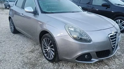 Usata 2012 Alfa Romeo Giulietta Tre volumi | 5300 € (Buon prezzo)