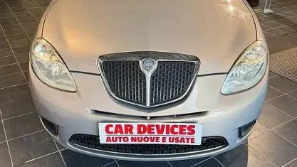 Usata Lancia Ypsilon 77 CV (56 kW) 2009 Beige Utilitaria