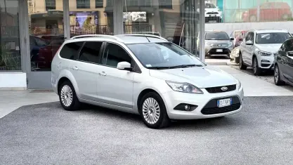 Usata Ford Focus Style 110 CV (80 kW) 2010 Grigio Station wagon