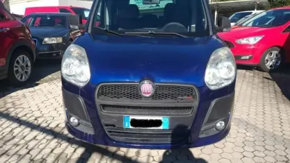 Begagnad Fiat Doblò 105 HK (77 kW) 2011 Blå Minibuss