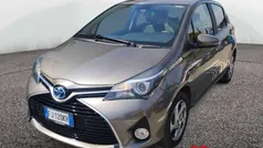 Grigio Usata 2017 Toyota Yaris Hybrid Active Tre volumi | 12.900 € (Buon prezzo)