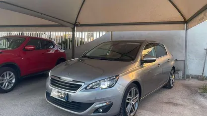 Grigio Usata 2016 Peugeot 308 Allure Tre volumi | 8500 € (Buon prezzo)