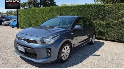 Usata Kia Rio 82 CV (60 kW) 2018 Blu Berlina
