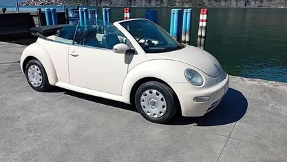 Usata VW New Beetle 101 CV (74 kW) 2004 Bianco Utilitaria