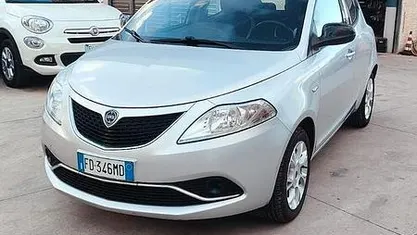 Gray Usata 2016 Lancia Ypsilon Platinum Due volumi | 6950 € (Buon prezzo)