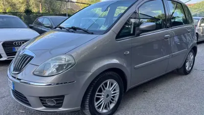 Usata Lancia Musa 77 CV (56 kW) 2009 Grigio Monovolume