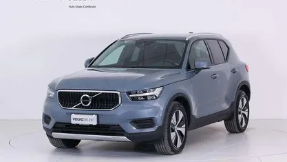 Grigio Usata 2022 Volvo XC40 Momentum SUV | 27.500 € (Buon prezzo)
