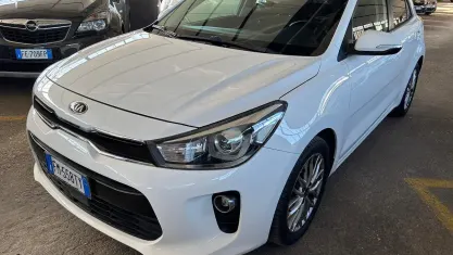 Usata Kia Rio 101 CV (74 kW) 2018 Bianco Berlina