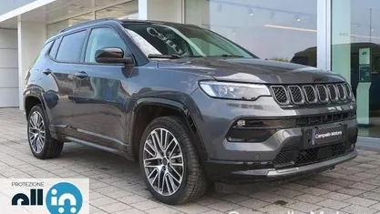 Grigio Usata 2024 Jeep Compass Summit SUV | 26.800 € (Buon prezzo)