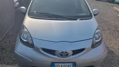 Usata Toyota Aygo 68 CV (50 kW) 2007 Grigio Utilitaria
