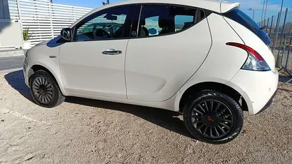 Bronzo Usata 2015 Lancia Ypsilon Gold Due volumi | 6500 € (Buon prezzo)
