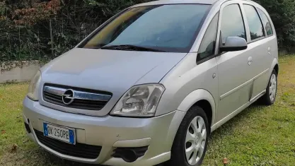Usata Opel Meriva Cosmo 90 CV (66 kW) 2007 Argento Monovolume