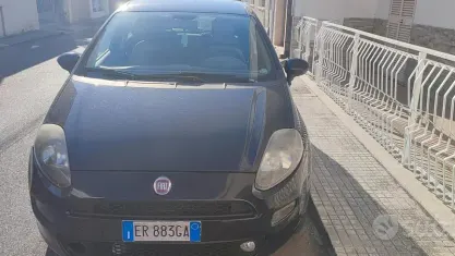 Usata Fiat Punto Lounge 70 CV (51 kW) 2013 Bluazzurro Utilitaria