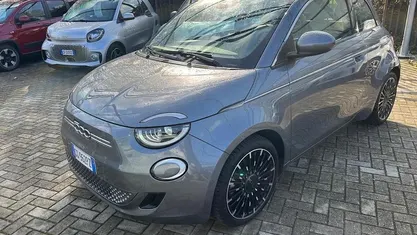 Usata Fiat 500e La Prima 86 kW (118 CV) 2021 Grigio Cabrio