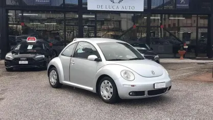Usata VW New Beetle 105 CV (77 kW) 2006 Grigio Utilitaria
