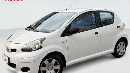 Usata Toyota Aygo Connect Style 68 CV (50 kW) 2011 Bianco Utilitaria
