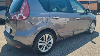 Usata Renault Scénic III Luxe 110 CV (80 kW) 2011 Grigio Monovolume