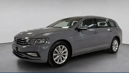 Usata VW Passat Business 122 CV (89 kW) 2022 Grigio / pastello Station wagon