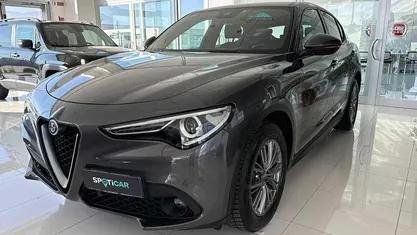 Usata 2022 Alfa Romeo Stelvio Super SUV | 23.900 € (Buon prezzo)